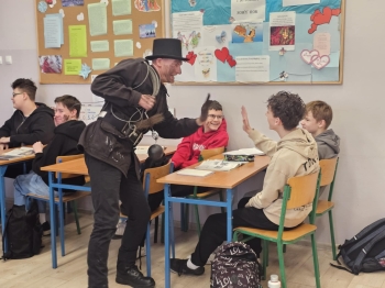 12c977c6-b4b5-44ac-b700-ec21cdff3725