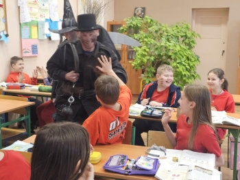 c6056536-ccb7-424d-823c-f357de000f93