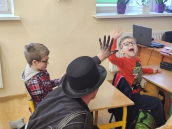 d8d9aa54-a4ff-4a0c-8990-88b9cdcf10c3