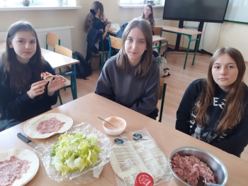 9d484a77-9c42-439f-8e4c-eb4533cb1a50