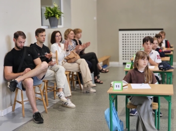 81a10412-62b3-4d33-ba88-8b46b5f7c47e