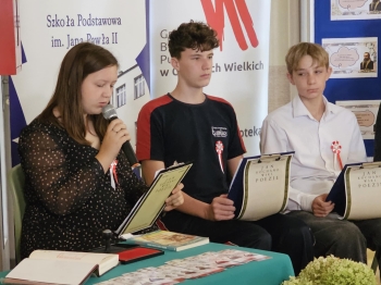 0a967562-c600-4365-8e8d-5f28249d3384