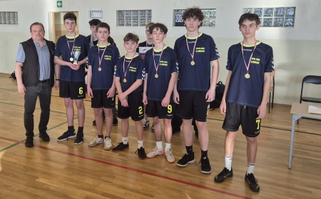 GMINNE TURNIEJE SIATKARSKIE - ZŁOTO DLA NASZEJ DRUŻYNY