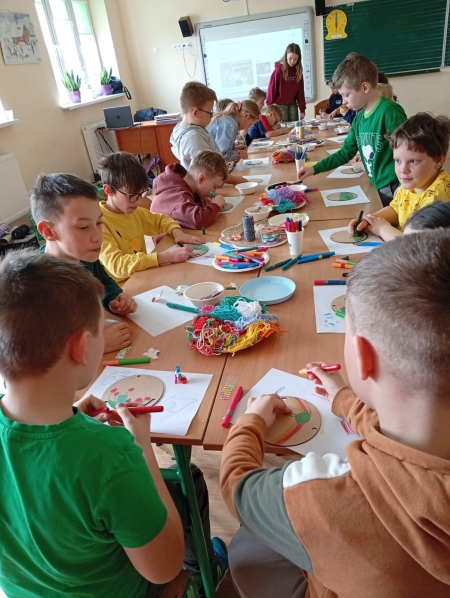 Powitanie wiosny w ruchu i kolorach - integracja klas I-III