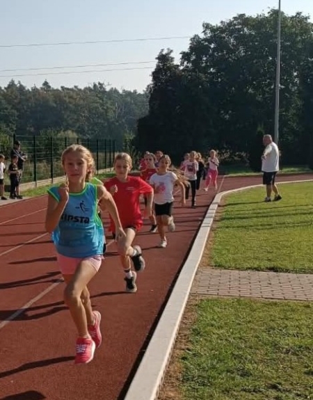 Gminne Biegi Lekkoatletyczne z udziałem naszych uczniów