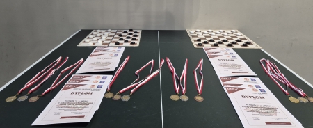 Sukces w turniejach warcabowych