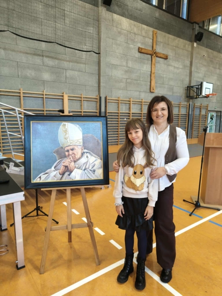 UDZIAŁ NASZEJ UCZENNICY W XIV DIECEZJALNYM FESTIWALU PIEŚNI RELIGIJNEJ W HOŁD