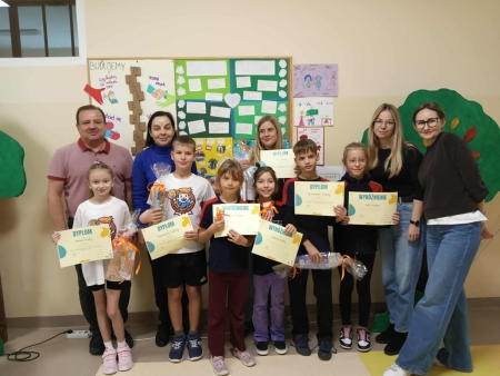 Rozstrzygnięcie szkolnego konkursu na plakat o budowaniu dobrych relacji.